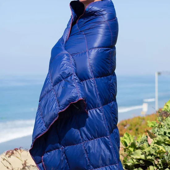 Походное одеяло, изготовленное на заводе по индивидуальному заказу, из флиса и водонепроницаемой полиэфирной ткани для путешествий, пикников, пляжных походов.